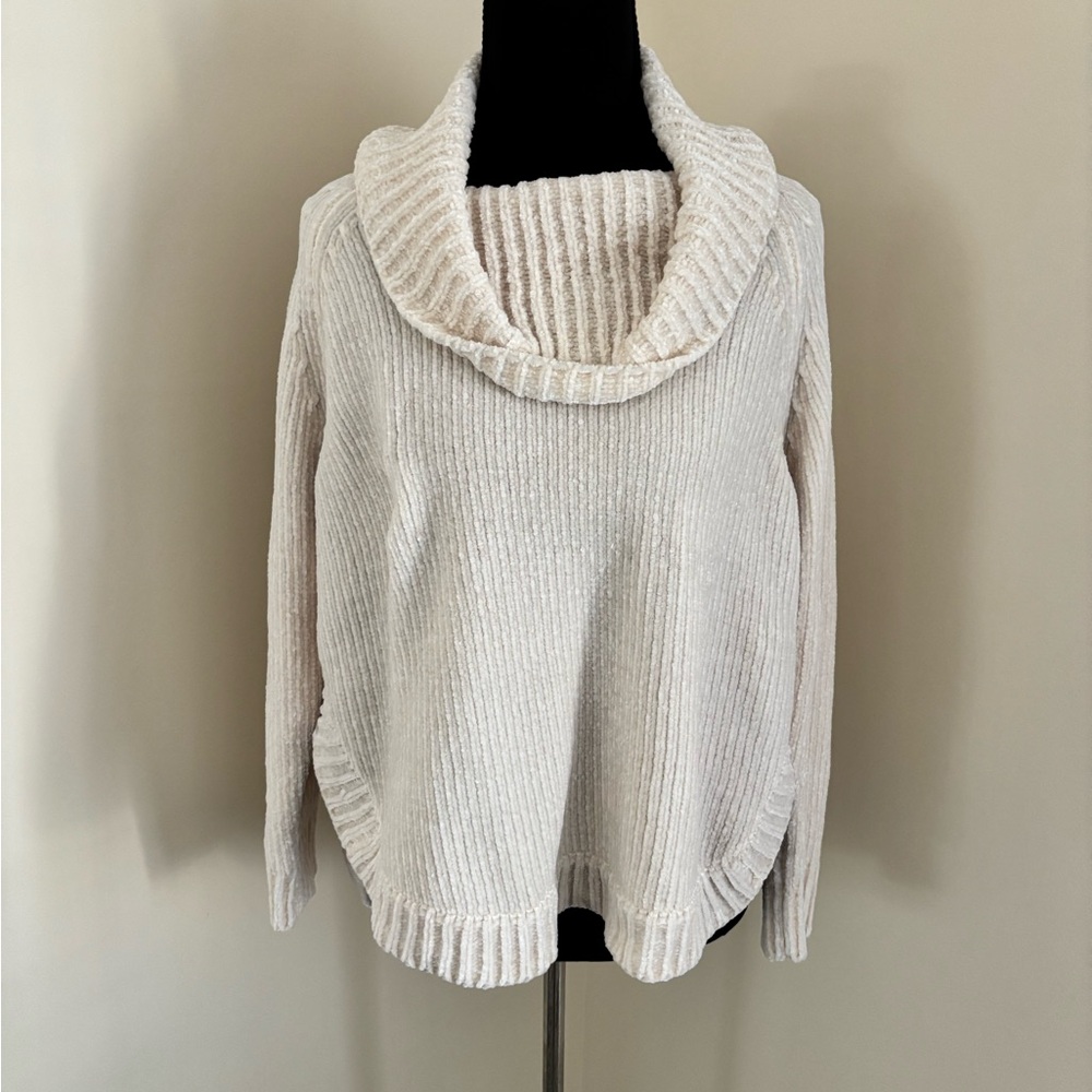Jones New York Cream White Turtleneck Sweater